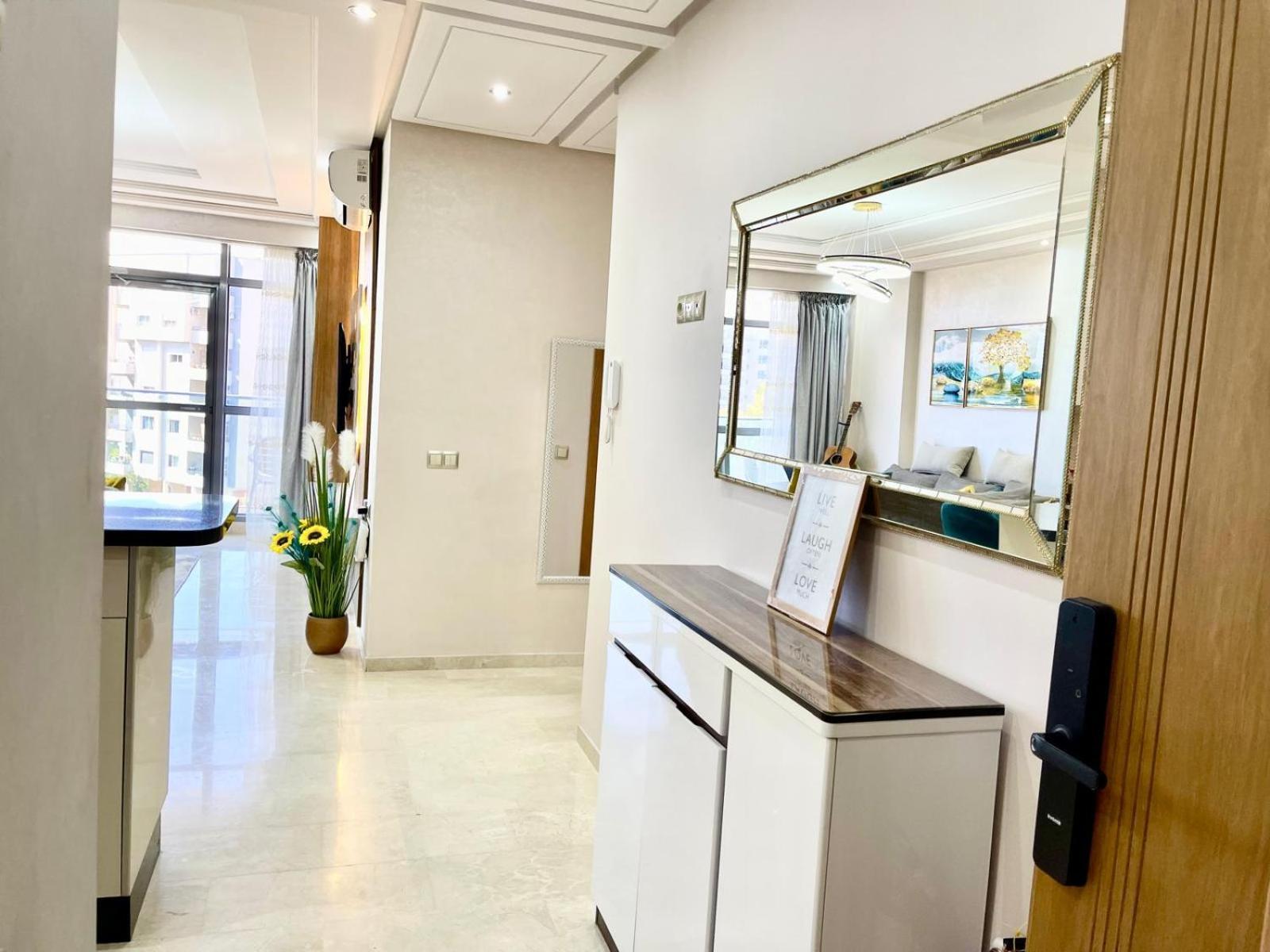 Modern Elegance With Sea Views In Central Tangier - Steps To Beach, Train And Attractions! المظهر الخارجي الصورة