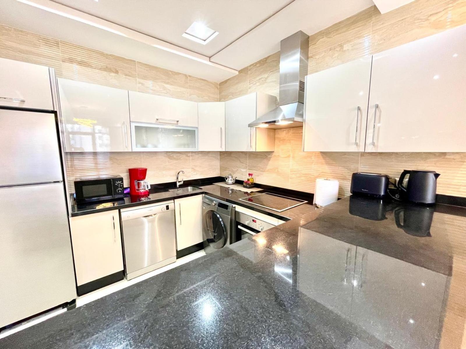 Modern Elegance With Sea Views In Central Tangier - Steps To Beach, Train And Attractions! المظهر الخارجي الصورة